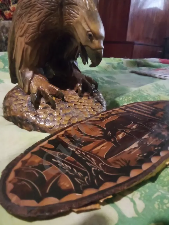 Птичка олень дерево