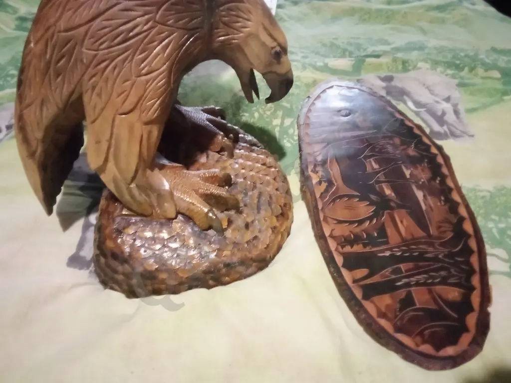 Птичка олень дерево